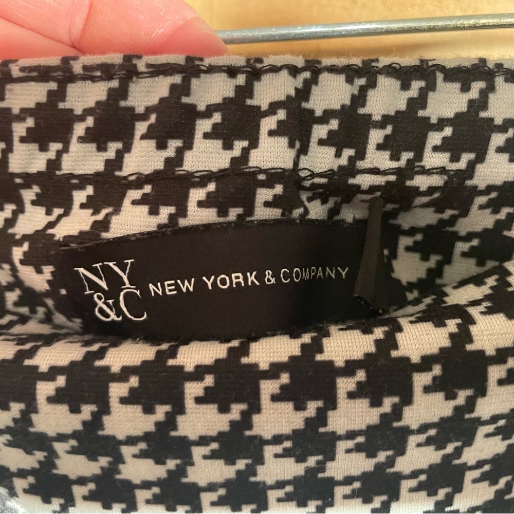 New York & Company Monochrome Houndstooth Straight Leg Pants - Picture 3 of 7